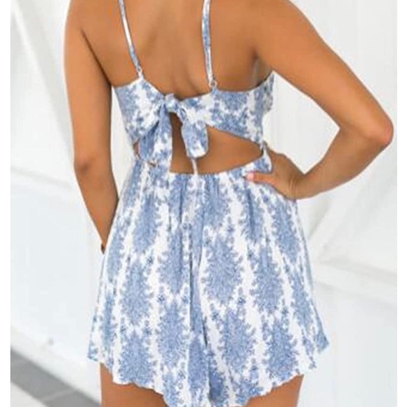 Amazon Essentials Pants - Floral romper backless Blue and white medium